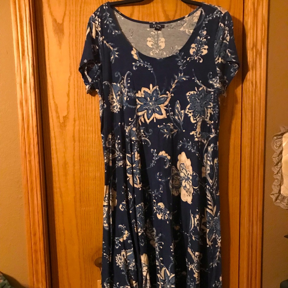 Women’s knit dress from Chaps. Lightweight with a beautiful pattern.